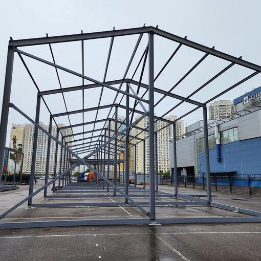 Производство и монтаж двухскатного склада из металлоконструкций для мебельного центра 