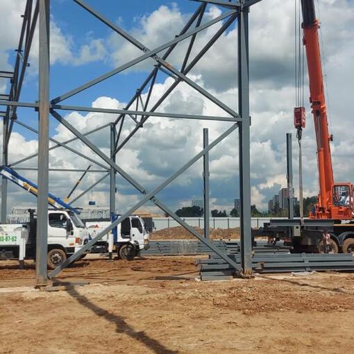 В ходе выполнения проекта на заводе были изготовлены необходимые колонны, балки, перекрытия и другие элементы