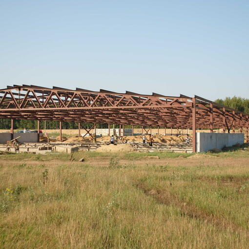 Завершен монтаж металлоконструкций свинокомплекса